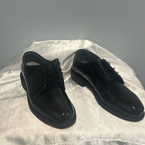 Bates men’s high gloss leather sole shoe. - Picture 3 of 4